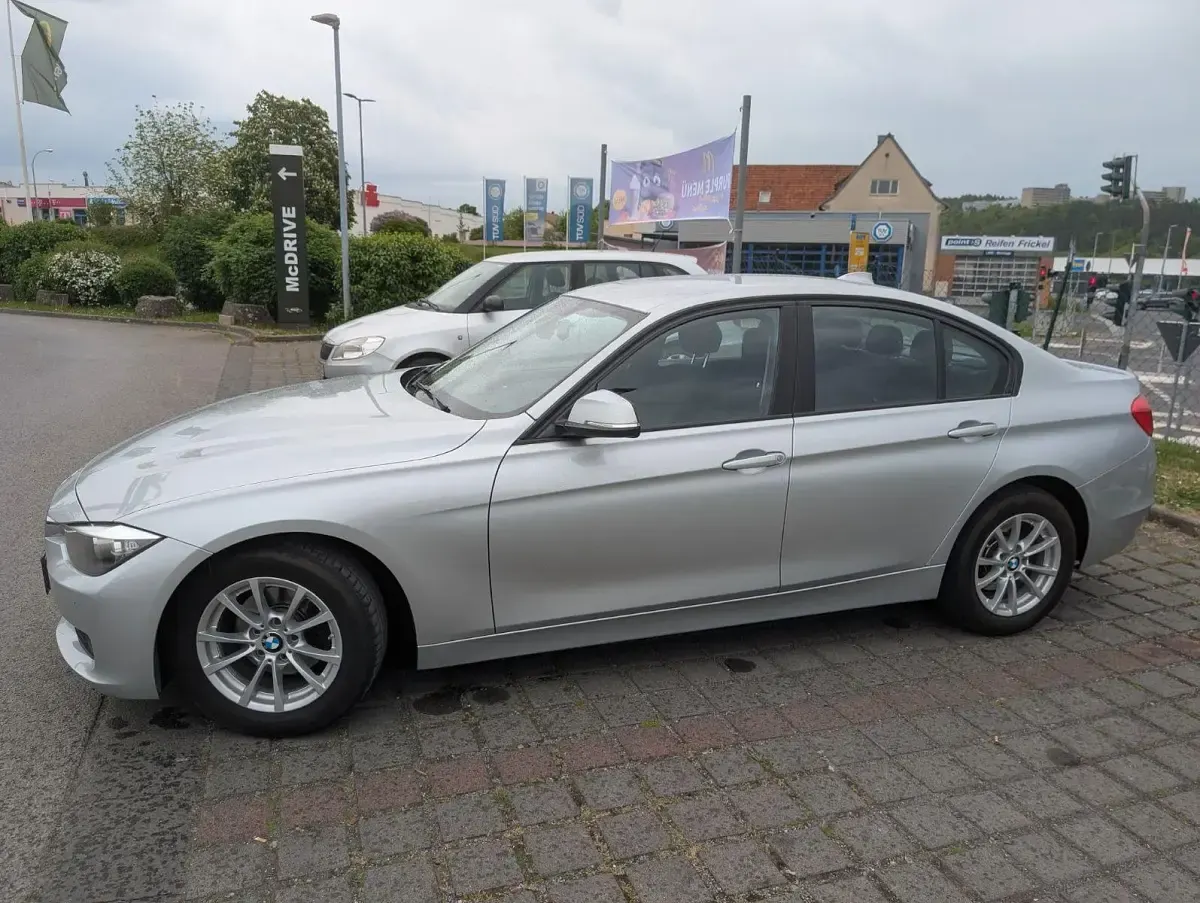Gebraucht BMW 316 116 PS (85 kW) 2013 Silber Limousine