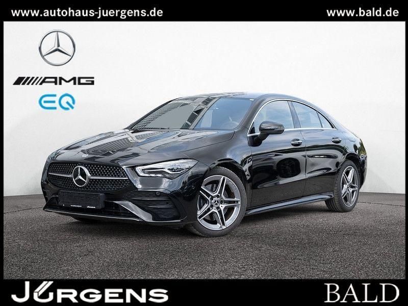 Schwarz kosmosschwarz metallic Gebraucht 2024 Mercedes CLA200 AMG Coupé | 36.880 € (Fairer Preis) - Bild 1/4