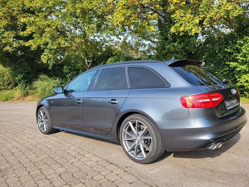 Gebraucht Audi A4 Black Edition 150 PS (110 kW) 2015 Grau Kombi