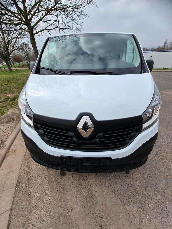 Gebraucht Renault Trafic 95 PS (69 kW) 2017 Weiß Van / Kleinbus