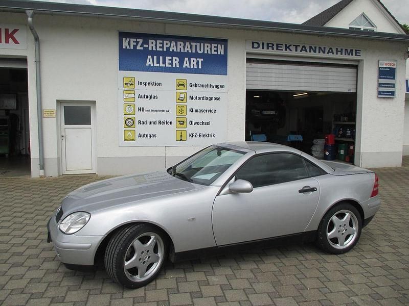 Brillantsilber metallic Gebraucht 1999 Mercedes SLK200 Cabrio | 8.900 € (Teuer) - Bild 1/4