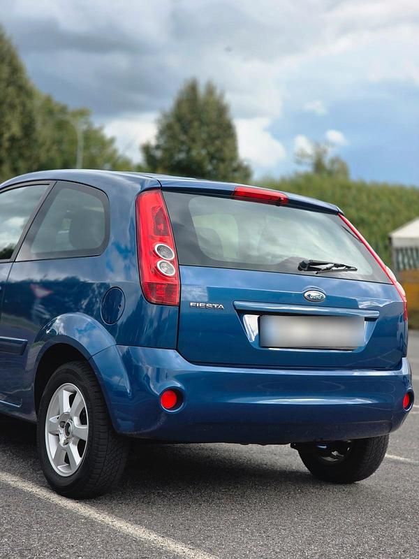 Blau Gebraucht 2008 Ford Fiesta Kleinwagen | 2.000 € - Bild 1/4