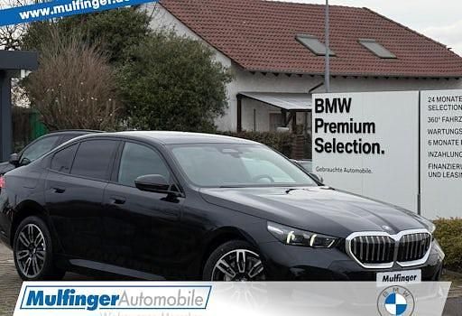 Neu BMW 550e M Sport 489 PS (359 kW) 2026 Grau Limousine