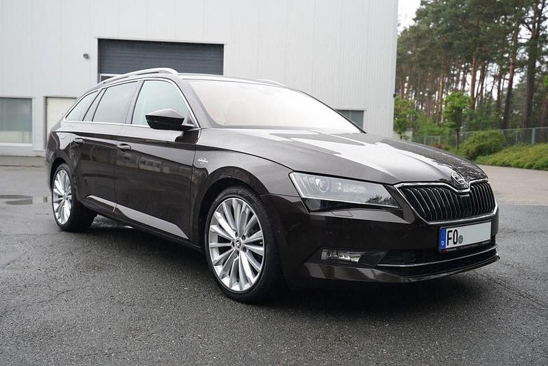 Braun Gebraucht 2016 Skoda Superb LAURIN & KLEMENT Kombi | 18.999 € (Fairer Preis) - Bild 1/4