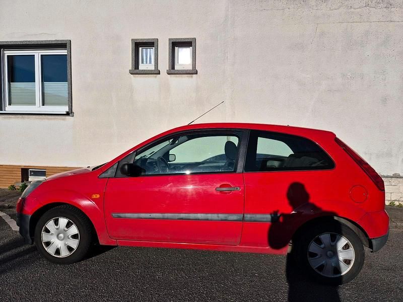 Gebraucht Ford Fiesta 60 PS (44 kW) 2006 Rot Kleinwagen