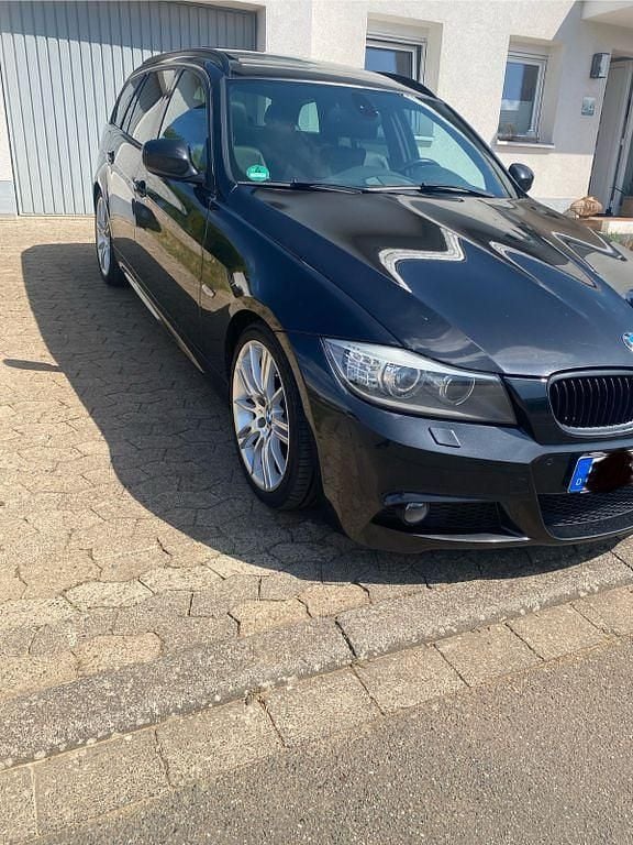 Schwarz Gebraucht 2011 BMW 320 Sport Line Kombi | 5.500 € (Fairer Preis) - Bild 1/4