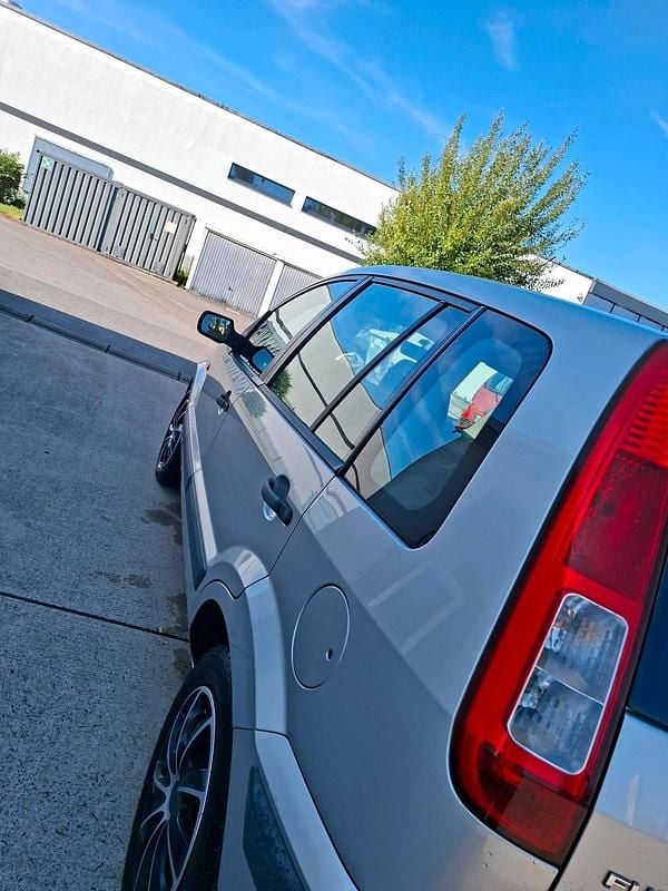 Gebraucht Ford Fusion 80 PS (58 kW) 2009 Grau Kleinwagen