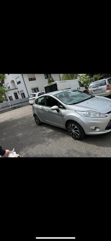 Silber Gebraucht 2009 Ford Fiesta Kleinwagen | 2.550 € - Bild 1/4