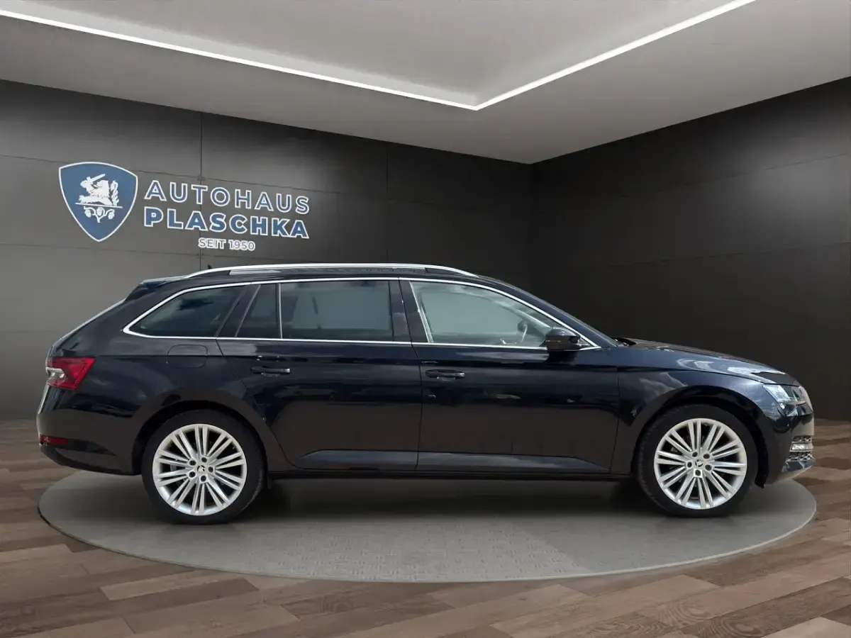 Gebraucht Skoda Superb Style 200 PS (147 kW) 2024 Schwarzmagic perleffekt Kombi