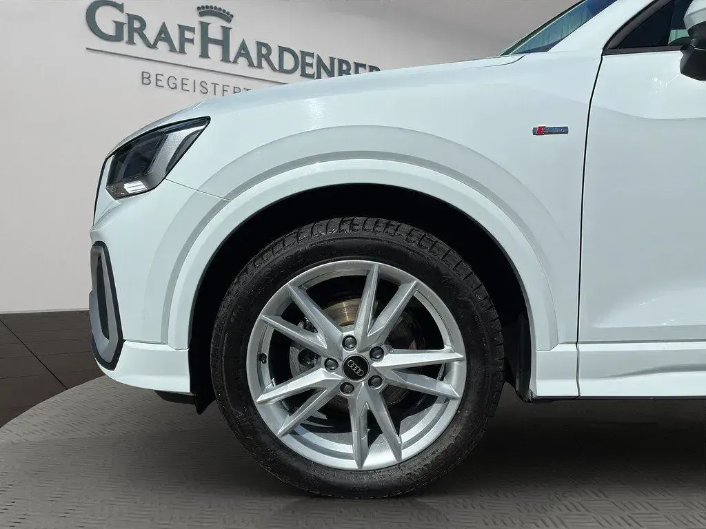 Gebraucht Audi Q2 S-Line 150 PS (110 kW) 2025 Gletscherweiß metallic SUV
