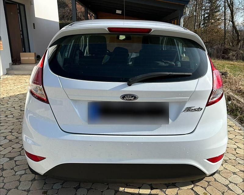 Gebraucht Ford Fiesta Trend 95 PS (69 kW) 2017 Weiß Kleinwagen