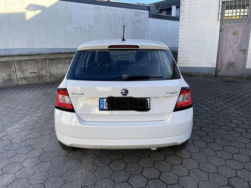 Gebraucht Skoda Fabia Active 60 PS (44 kW) 2015 Weiß Kleinwagen