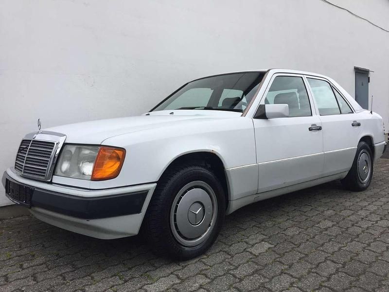Gebraucht Mercedes E200 118 PS (86 kW) 1992 Weiss Limousine