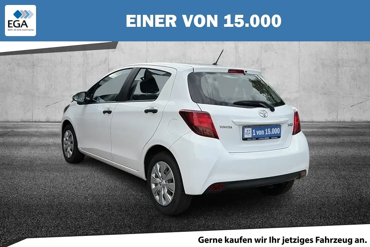 Gebraucht Toyota Yaris 69 PS (50 kW) 2015 Weiß Kleinwagen