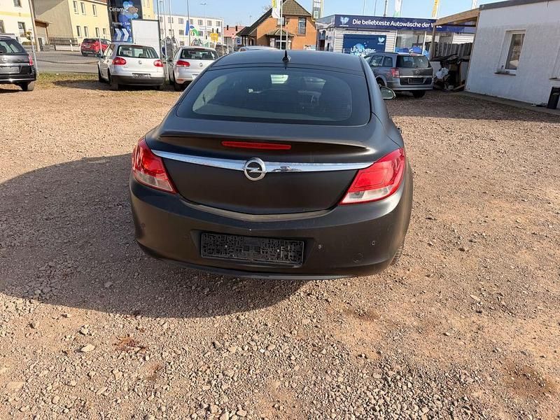 Gebraucht Opel Insignia Edition 131 PS (96 kW) 2010 Schwarz Limousine