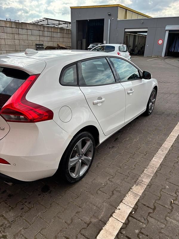 Gebraucht Volvo V40 150 PS (110 kW) 2013 Weiß Limousine