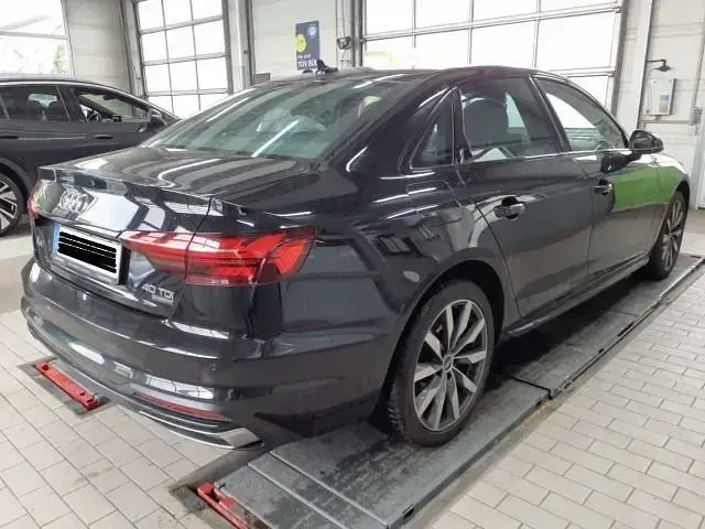 Gebraucht Audi A4 Advanced 204 PS (150 kW) 2022 Mythosschwarz metallic Limousine