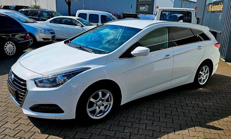 Gebraucht Hyundai i40 Trend 141 PS (103 kW) 2016 Weiß Kombi