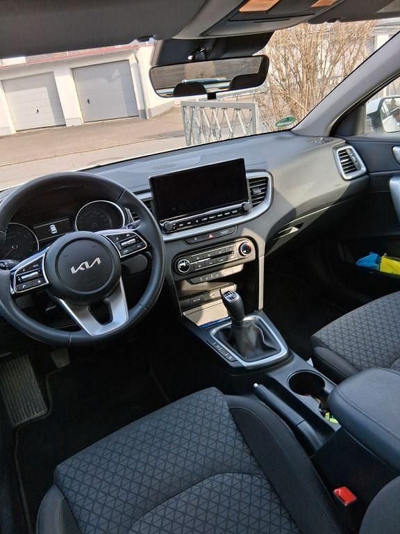 Gebraucht Kia Ceed 101 PS (74 kW) 2025 Weiß Kleinwagen