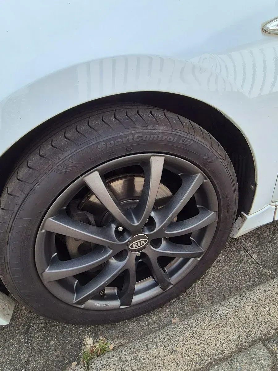 Używany Kia Ceed Edition 7 99 KM (72 kW) 2014 Czarny Hatchback