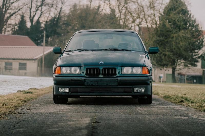 Gebraucht BMW 320 150 PS (110 kW) 1996 Grün Limousine