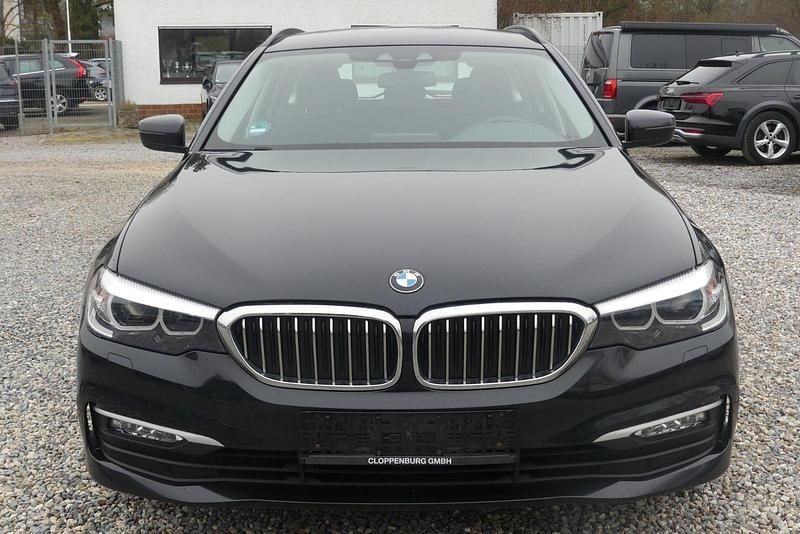 Gebraucht BMW 520 Performance 190 PS (139 kW) 2017 Black sapphire metallic Kombi