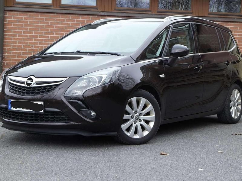 Braun Gebraucht 2016 Opel Zafira Tourer drive Van / Kleinbus | 13.600 € - Bild 1/4