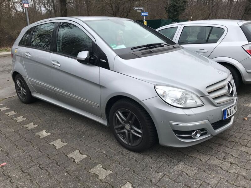 Silber Gebraucht 2009 Mercedes B200 Van / Kleinbus | 6.750 € (Fairer Preis) - Bild 1/4