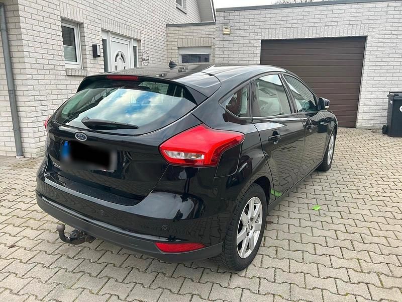 Gebraucht Ford Focus 120 PS (88 kW) 2017 Schwarz Limousine