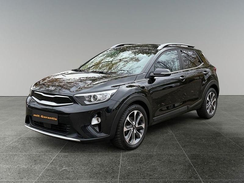 Schwarz Gebraucht 2017 Kia Stonic Platinum Edition SUV | 7.990 € - Bild 1/4