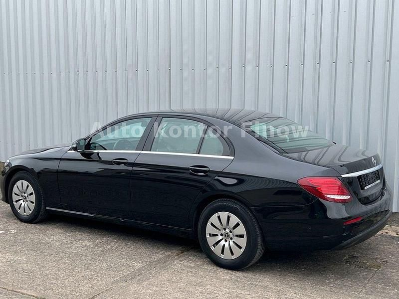 Gebraucht Mercedes E220 194 PS (142 kW) 2020 Obsidianschwarz  metalliclack Limousine