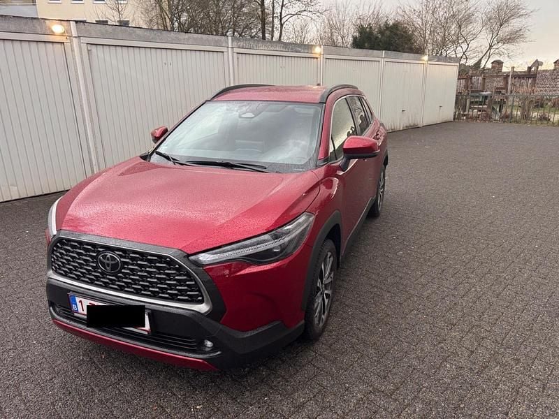 Gebraucht Toyota Corolla Cross Style 140 PS (102 kW) 2024 Rot SUV