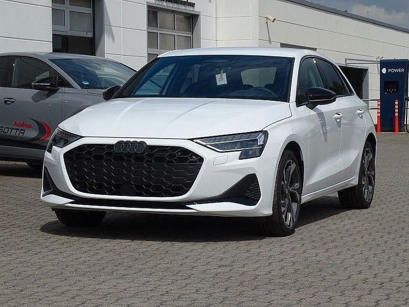 Weiß Neu 2025 Audi A3 Advanced Limousine | 43.811 € (Teuer) - Bild 1/4