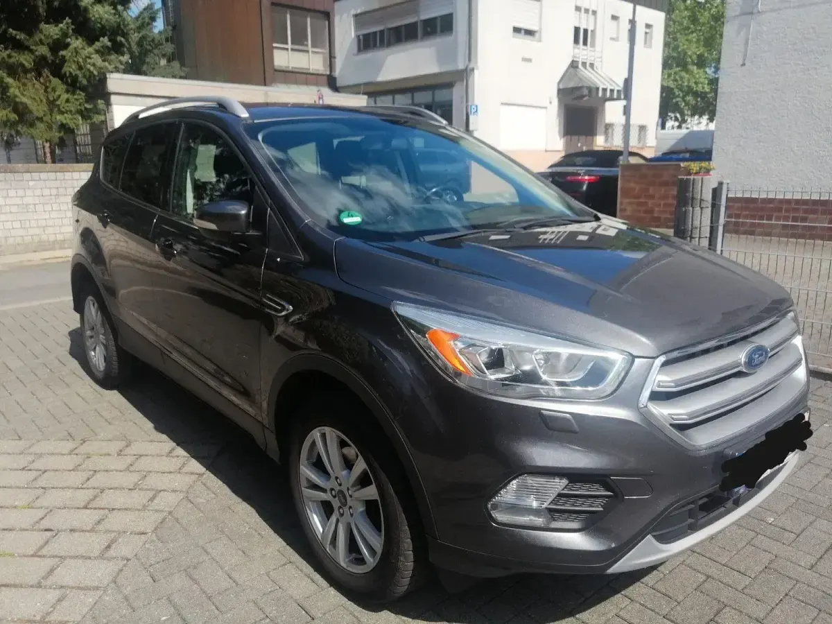 Gebraucht Ford Kuga 150 PS (110 kW) 2017 Grau SUV