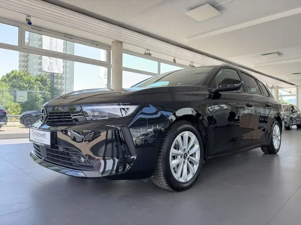 Gebraucht Opel Astra Elegance 131 PS (96 kW) 2024 Lackierung schwarz perla nerat Kleinwagen