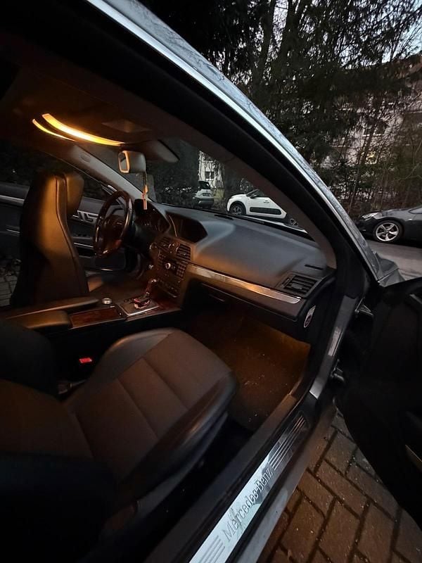 Gebraucht Mercedes E250 204 PS (150 kW) 2009 Silber Coupé