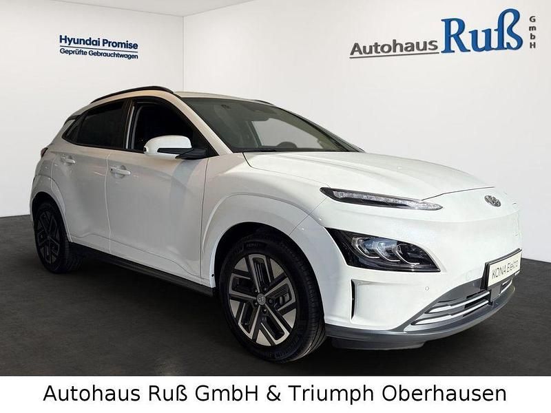 Gebraucht Hyundai Kona 100 kW (136 PS) 2023 Weiß SUV
