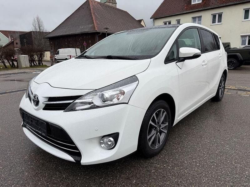 Weiß Gebraucht 2014 Toyota Verso Skyview Edition Van / Kleinbus | 12.950 € (Guter Preis) - Bild 1/4