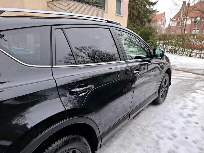Gebraucht Toyota RAV4 Hybrid Style 197 PS (144 kW) 2017 Schwarz SUV