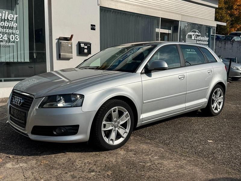 Silber Gebraucht 2010 Audi A3 Ambition Limousine | 7.500 € (Etwas zu teuer) - Bild 1/4