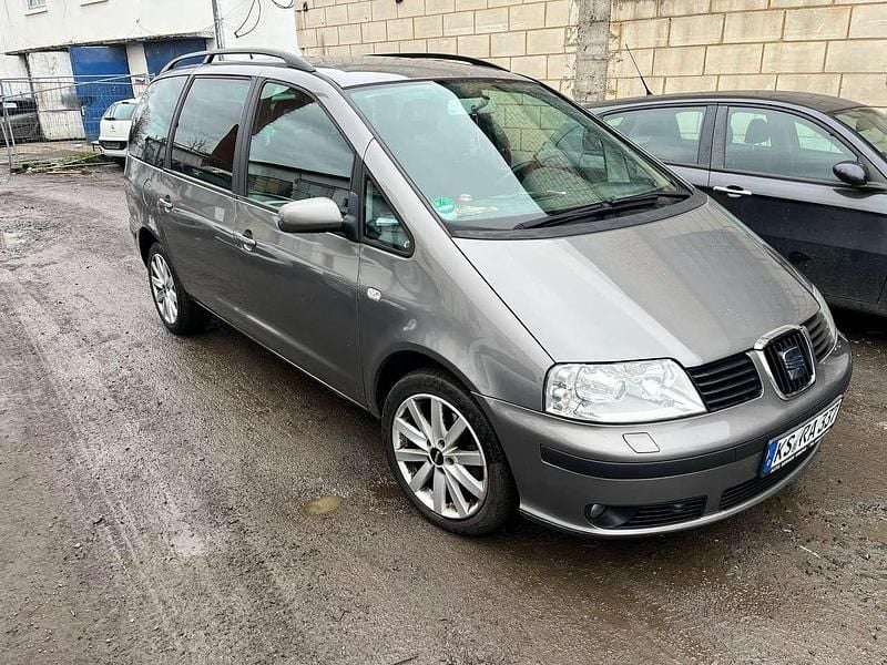 Grau Gebraucht 2005 Seat Alhambra Sport Van / Kleinbus | 1.800 € (Guter Preis) - Bild 1/4