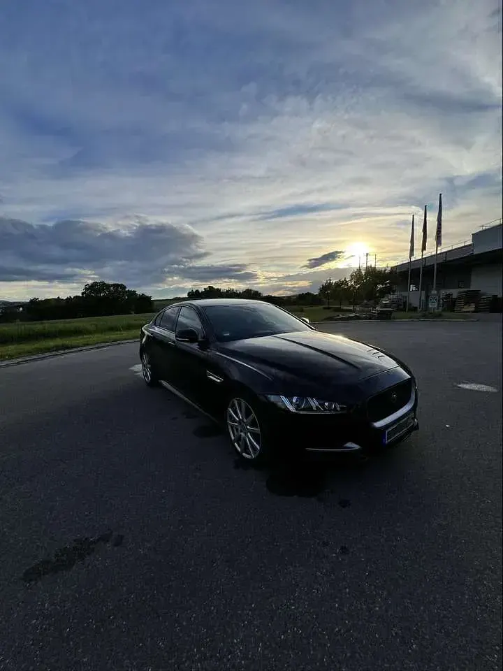 Gebraucht Jaguar XE R-Sport 179 PS (131 kW) 2017 Schwarz Limousine