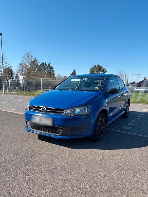 Gebraucht VW Polo 60 PS (44 kW) 2011 Blau Kleinwagen