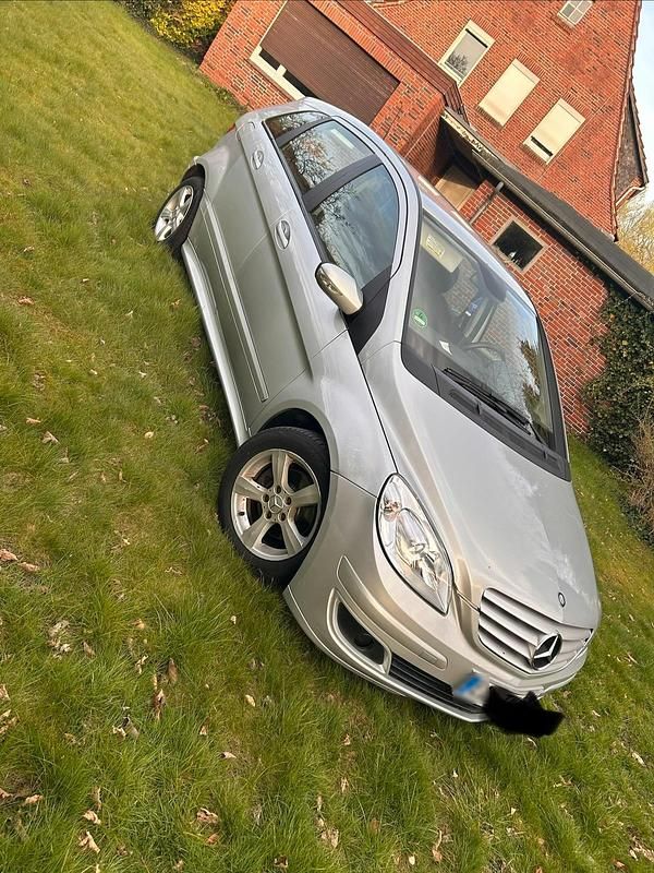 Gebraucht Mercedes B180 109 PS (80 kW) 2005 Silber Van / Kleinbus