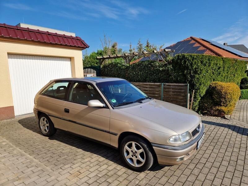 Gold Gebraucht 1996 Opel Astra Kombi | 1.600 € (Fairer Preis) - Bild 1/4