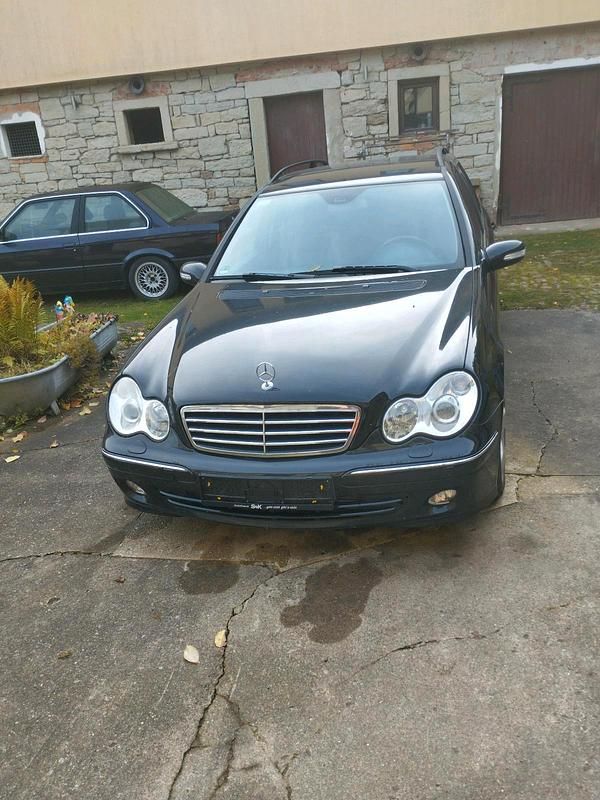 Schwarz Gebraucht 2004 Mercedes C200 Kombi | 2.999 € (Fairer Preis) - Bild 1/4