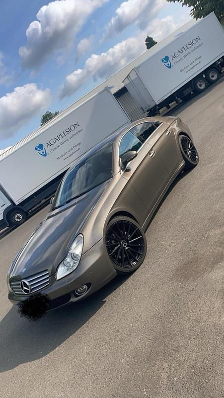 Grau Gebraucht 2007 Mercedes CLS320 Coupé | 8.990 € (Fairer Preis) - Bild 1/4