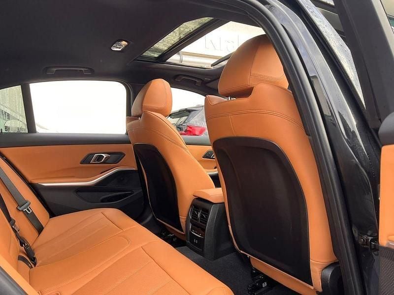 Schwarz Gebraucht 2024 BMW 330e M Sport Limousine | 43.606 € (Fairer Preis) - Bild 1/4