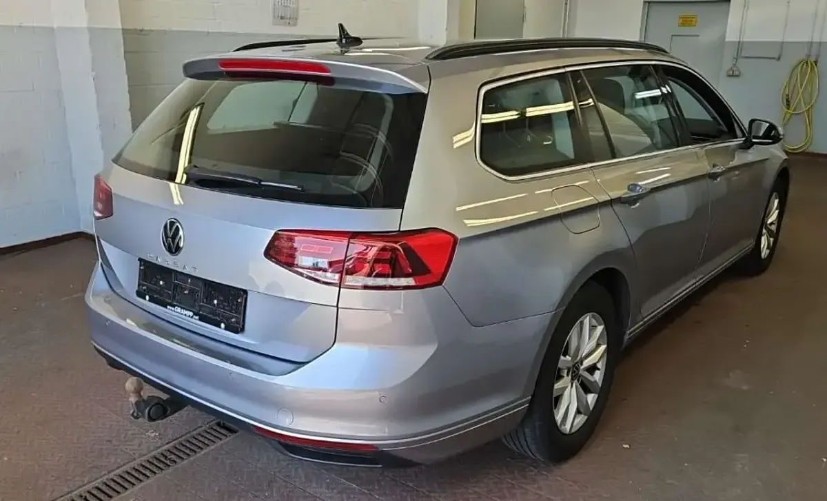 Gebraucht VW Passat Business 150 PS (110 kW) 2023 Silber Kombi