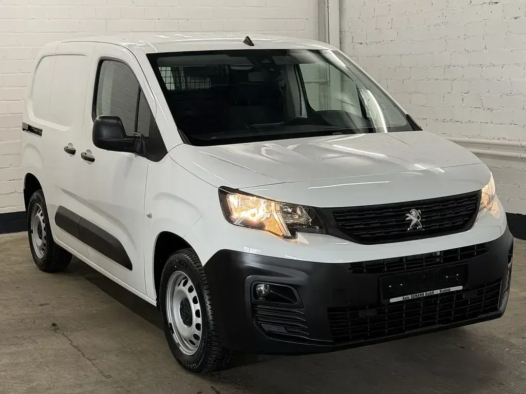 Gebraucht Peugeot Partner 102 PS (75 kW) 2021 Lack weiss banquise/typ aussen Van / Kleinbus